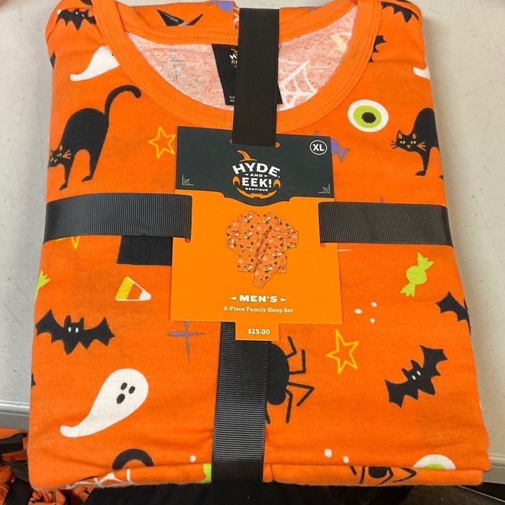 Hyde & Eek Large Men’s two piece Halloween pajamas set
